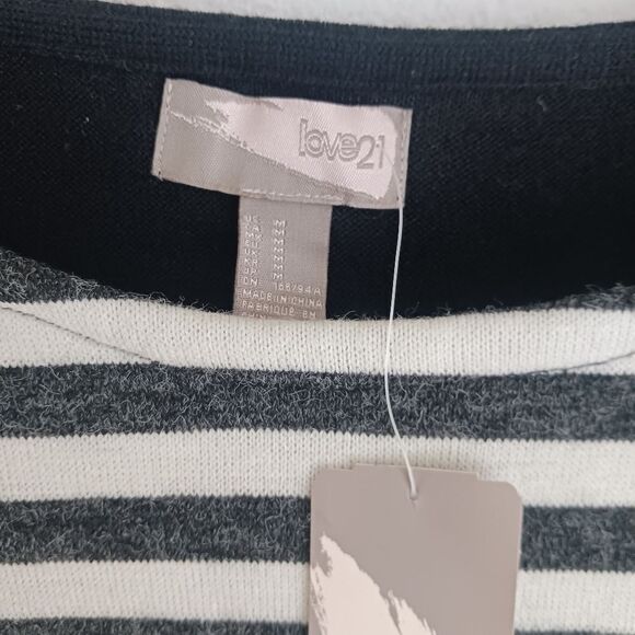 Love 21 knit  sweater striped high low size M - Picture 3 of 5